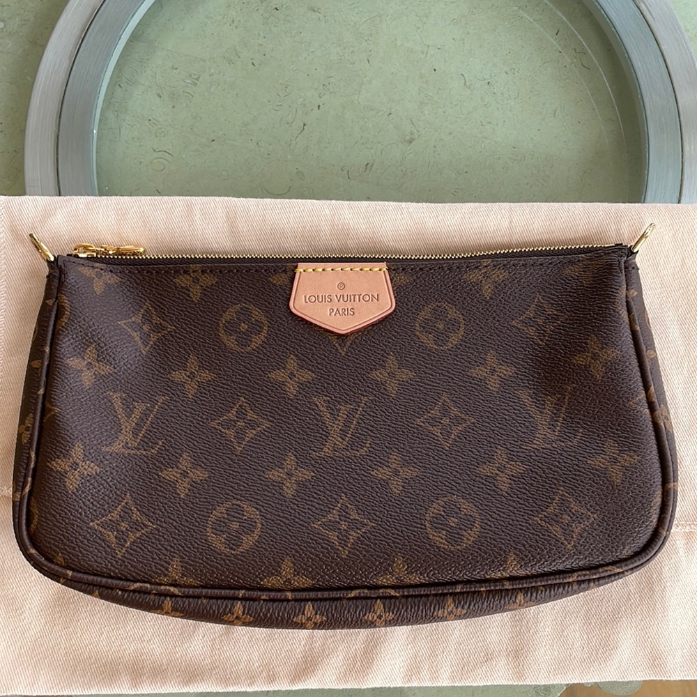 SOLD!!! Louis Vuitton Large Pochette!!